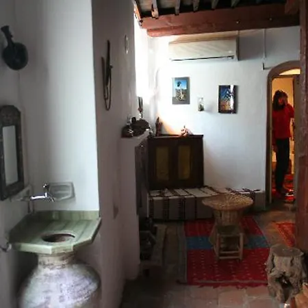 Taksiyarhis Guest house Ayvalik